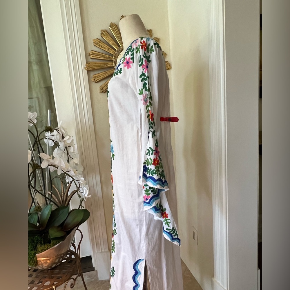Embroidered Maxi dress - Picture 3 of 5